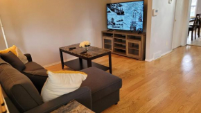 Chic City Sanctuary – 2 Bed 2 Bath in Vancouver